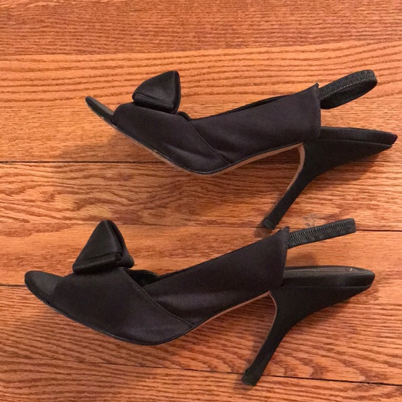 Black satin BCBG heels - Picture 2 of 3